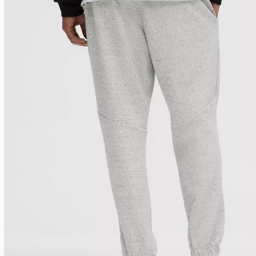 Textured Double-Knit Cotton Jogger
Regular